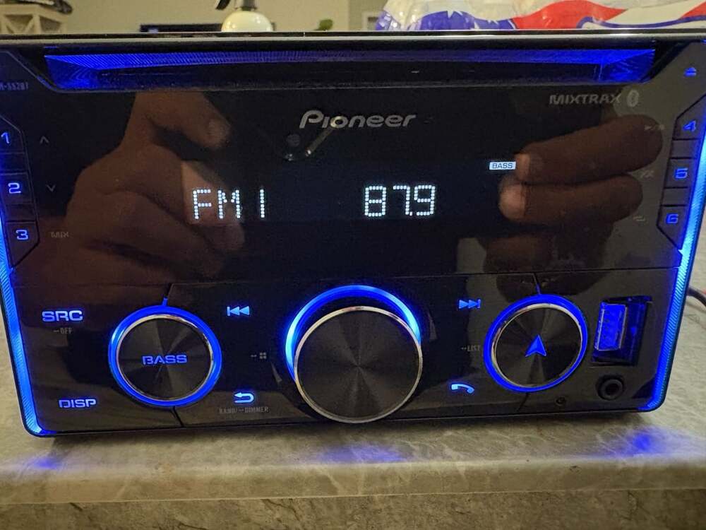 Pioneer FH-S52BT Double DIN CD Receiver with Bluetooth and Mixtrax tested.